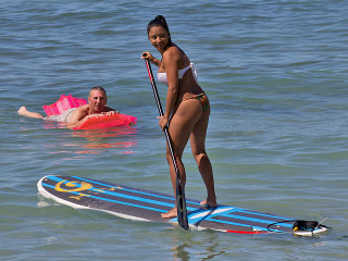 Surfer chicks pics