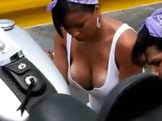 Sexy car wash - Downblouse - Cleavage
