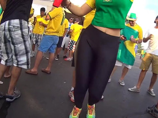 Hot Brazilian gal in Leggings