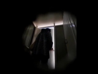 Peephole spy on woman peeing