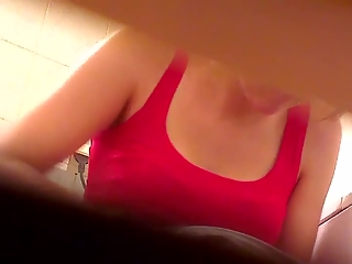 Teen pissing and cleaning her shaved pussy