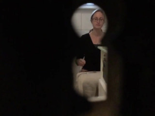 Milf in glasses spied pissing