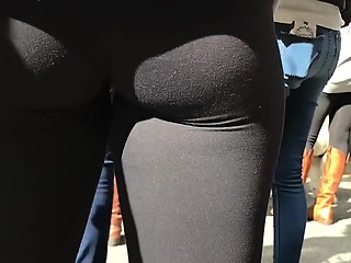 Pussy gap in black leggings
