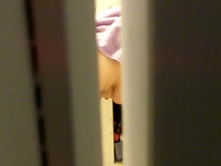 Chubby milf spied in bathroom