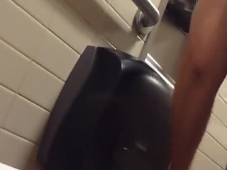 Big ass mature woman pees