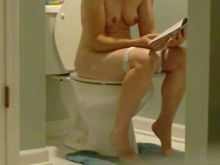 Caught Real Amateur MILF nude on Toilet Again!