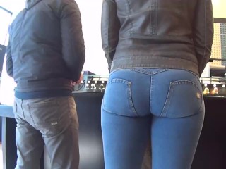 Redhead sexy round ass in jeans