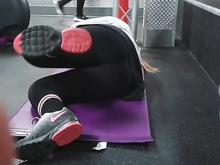 Gal exercising in gym yoga pants