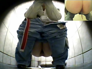 Chubby ass woman peeing in toilet