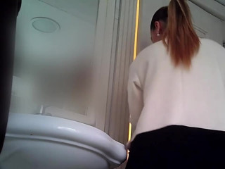 Hairy ass woman pees