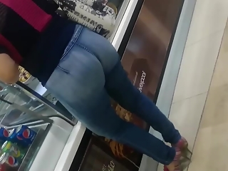 Sexy round ass milf wearing tight jeans