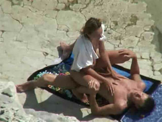 Couple spied on a beach fucking