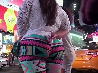 Big ass and thick thighs in leggings