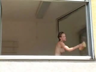 Topless window cleaning