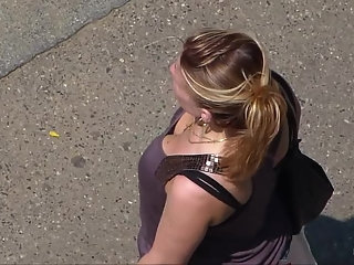Insight into the neckline girl on the street